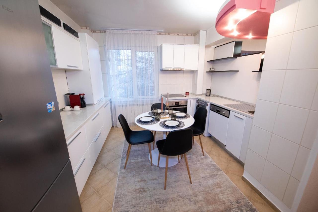 Cozy Apartment In Сучава Екстер'єр фото