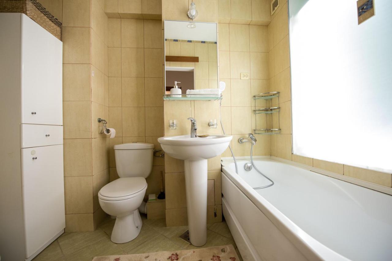 Cozy Apartment In Сучава Екстер'єр фото